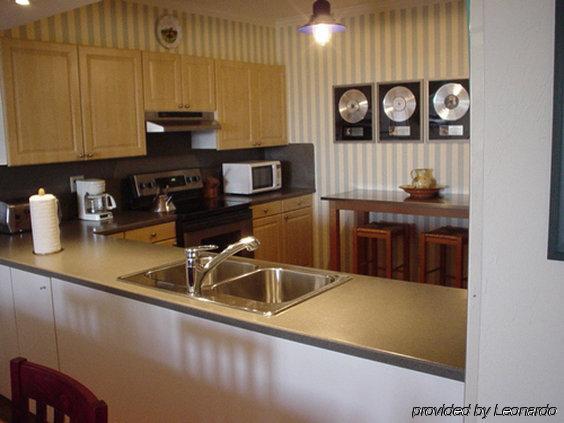 1800 Atlantic Suites Key West Room photo
