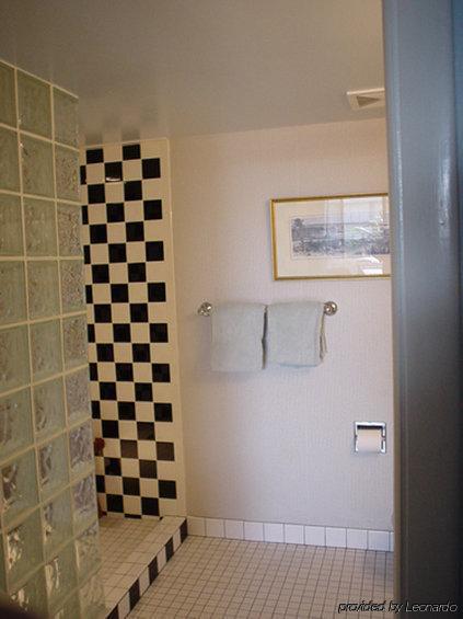 1800 Atlantic Suites Key West Room photo